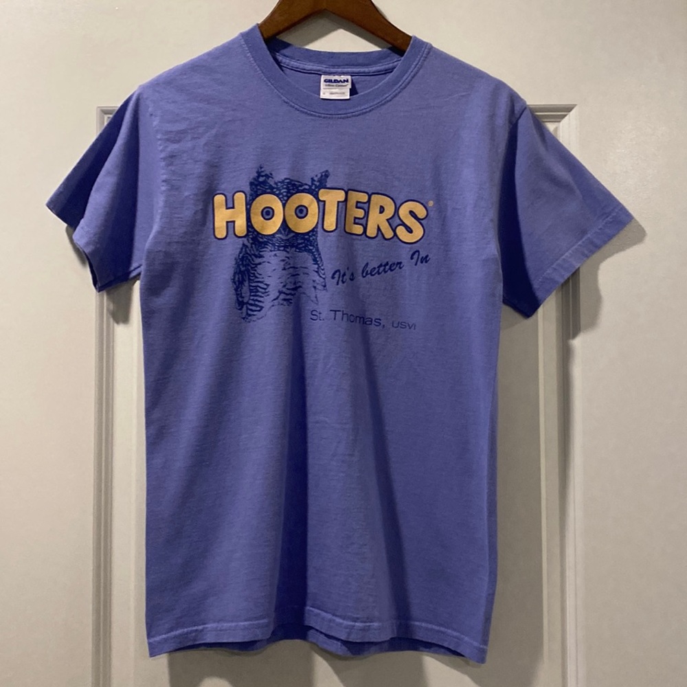 Hooters shirt